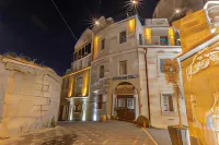 Zeus Cave SUITES