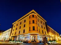 Old Town Hotel Hotels near Victory Square