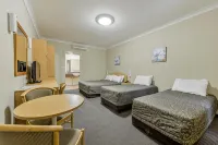 Golden Guitar Motor Inn Hotels in Kingswood