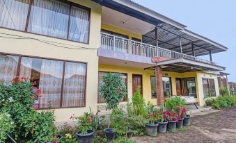 5. Villa St..