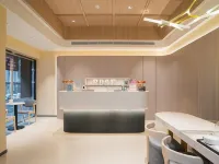 Royal Rose Hotel Zhongshan Hotels in Тайбей