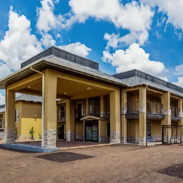 Super 8 by Wyndham Jackson MS