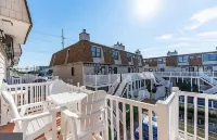 Fenwick Island, 1 block to beach, 2 BR condo, Sleeps 6, 2 parking spots