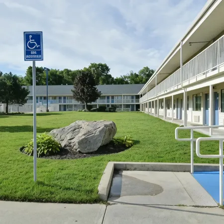 Motel 6 Tewksbury, MA - Boston