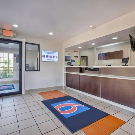 Motel 6 Bryan, TX - College Station Отели в г. Брайан