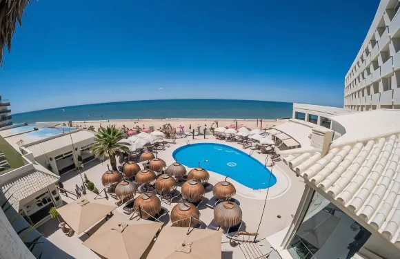 海濱酒店 - 限成人