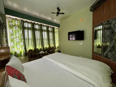Zu-Zu Hostels Hotels near Chadwick Falls