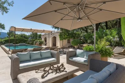Domaine les Roullets Hotels in Oppede