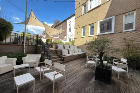 Kaboom Hotel Maastricht Отели рядом с достопримечательностью «Базилика Святого Серватия»