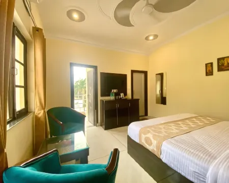 Tapovan New Residency - 5 Minutes Walk to Laxman Jhula Hotels in Pauri Garhwal