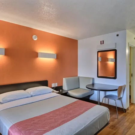 Motel 6 Tewksbury, MA - Boston