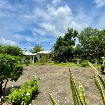 Lapu-Lapu Cottages & Restaurant