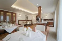Pension Laa Natura Hotels in Seefeld-Kadolz