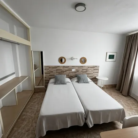 Hostal Residencia Cardona