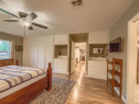 Zipp Away Ld 728 3 Bedroom Home by RedAwning Hotels in Selma