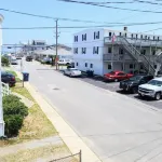 Luxury 3 Br + parking Hampton Beach Island section, steps to sandy beach! side A Hotel a Hampton Beach