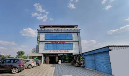 Treebo Atithi Comforts, 1 Km from Nisargadhama Forest