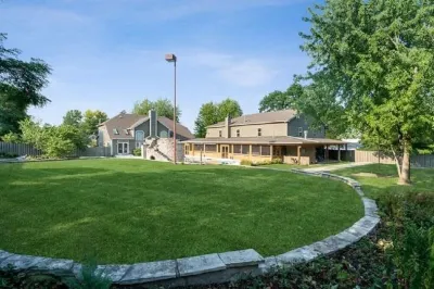 Large Group Retreat w/ secluded party room and private pool