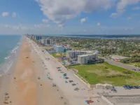 Direct Oceanfront Studio with Balcony, King Bed, Kitchenette, and Wifi