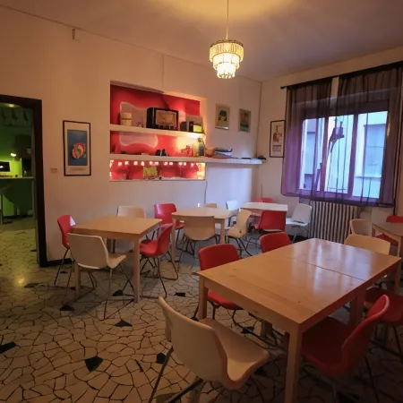 Sunflower City Student Hostel & Bar