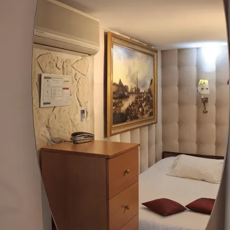Hotel Hauteville Opera Отели рядом с достопримечательностью «Кабаре Фоли-Бержер»