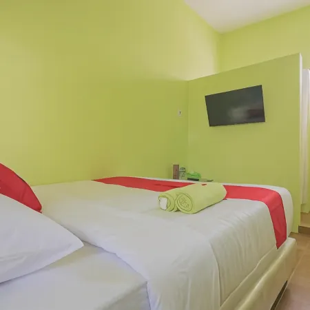 RedDoorz Syariah Near Museum Wisma Karya Subang