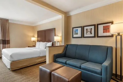 Comfort Suites Downtown Carlisle Hotel dekat Butcher Tot Lot