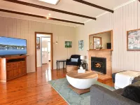 Wangi Waterfront HIdeaway Hotels in Swansea