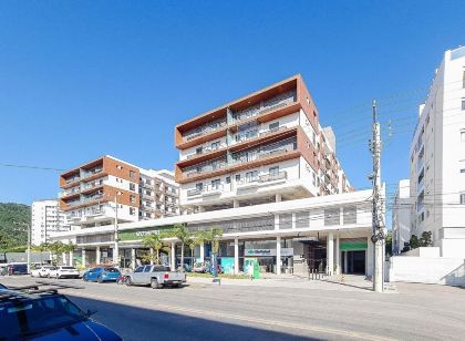 Stay in a Building With a Pool, Gym, and Leisure - SSL
