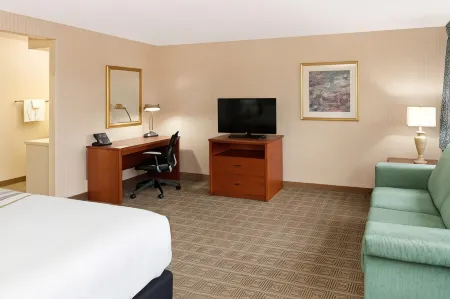 La Quinta Inn & Suites by Wyndham Stevens Point Отели в г. Пловер