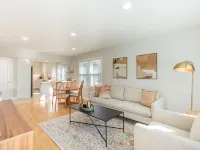 Updated 3 bed + office ranch home close to Downtown Madison Hotels in Monona