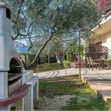 Apartment in Vinkuran with Garden Terrace Hotel Exterior