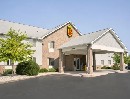 Super 8 by Wyndham Adrian Отели в г. Ленауи Каунти