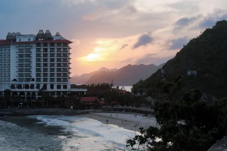 Latritcia Boutique Hotel Отели рядом с достопримечательностью «Cat Co Beach»