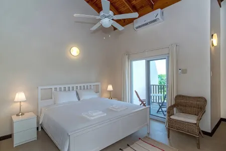 Nianna Coral Bay Splendid Townhouse- 4 Отели в г. Монтего-Бей