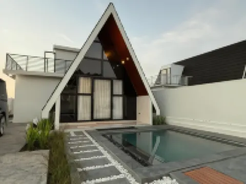 SEROJA Villa and Camping Ground Hotels in East Lombok Regency