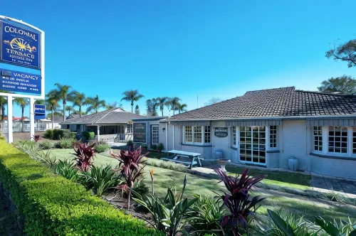 Colonial Terrace Motor Inn - Bãi đậu xe