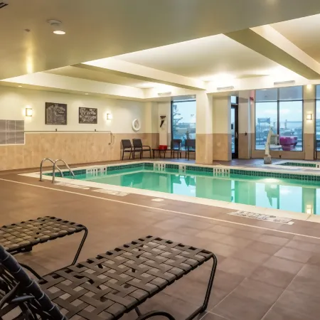 Hilton Garden Inn Uniontown Отели рядом с достопримечательностью «Грэйт Кросс оф Крайст»