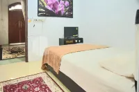 RedDoorz @ Fanta Homestay Lumajang Hotels near Tumpak Sewu Waterfall