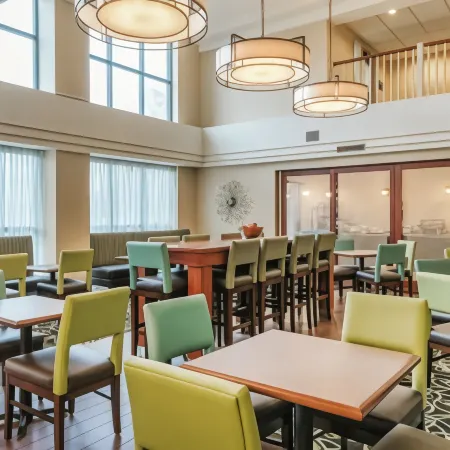 Hampton Inn & Suites Valley Forge/Oaks Отели рядом с достопримечательностью «The Hill School»