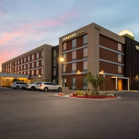 Home2 Suites by Hilton Phoenix Airport North Отели в г. Финикс