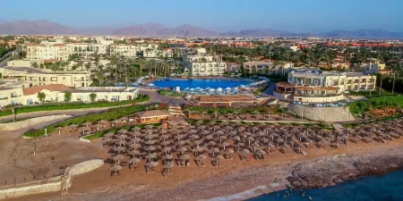 Cleopatra Luxury Resort Sharm El Sheikh Отели рядом с достопримечательностью «Charmillion Club Beach»