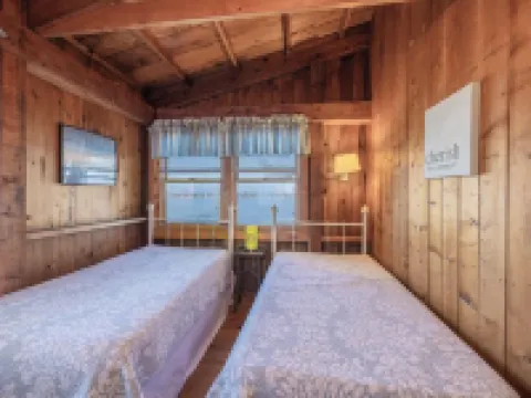 Charming Cottage on the Bay and Golf Course with private patio and boat dock. Hotéis em Sodus