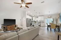 Spacious Home near Warm Mineral Springs, Beaches and Fun Outdoor Activities