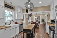 Broadmoor 3 Bed Pet Friendly Fenced Backyard