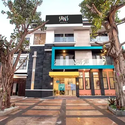 Sans Hotel Fiffa Premiere Malang Hotels near MX Mall Malang