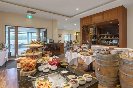 Yarra Valley Lodge, an EVT Hotel Отели в г. Йеринг