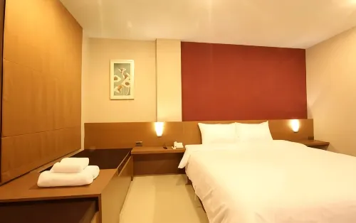 The Plubpla Serviced Apartment