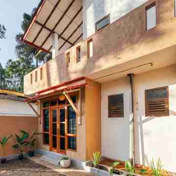 Montes Ella Hotel Exterior