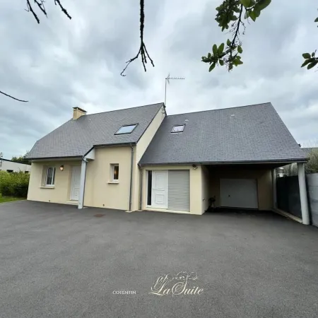 HOUSE NEAR THE SEA